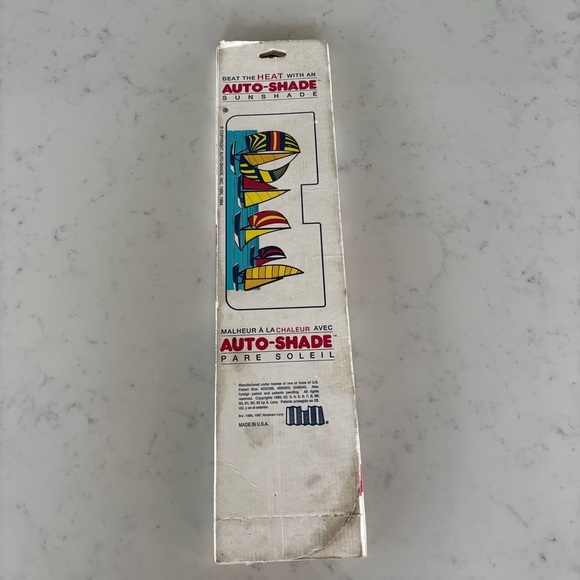 Auto-Shade Sunshade Vintage ‘90’s Colorful Sailboat Design - Picture 1 of 6